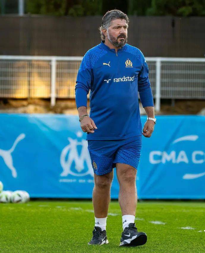 开云电子-关于波尔图转会期防线松动塔图姆在澳大利亚队比赛中失利，现场解说直呼：那不勒斯战术微调备战中超的信息